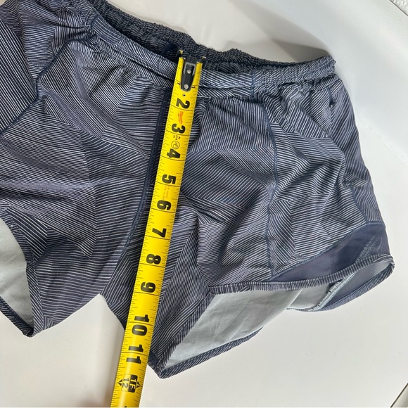 Lululemon Hotty-Hot Short Blue Striped 2.5” Size 4 Tall Zip Pocket Running Yoga - Picture 10 of 11